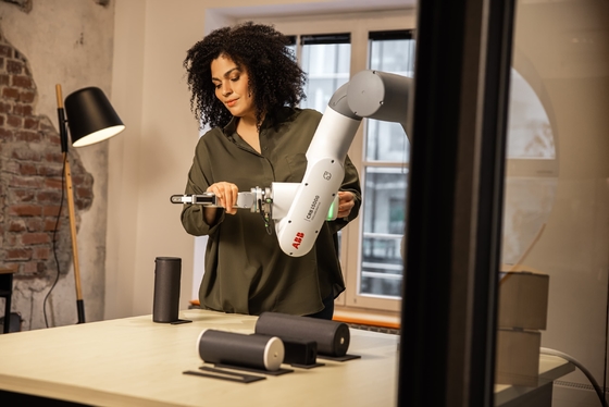 Onrobot RG6のロボット グリッパーとの適用範囲が広く、新しいABB GoFa CRB15000 Cobot