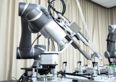 6電気ロボット グリッパーによって置くねじで締まる盗品のための軸線のTechman Cobot TM14のロボティック腕