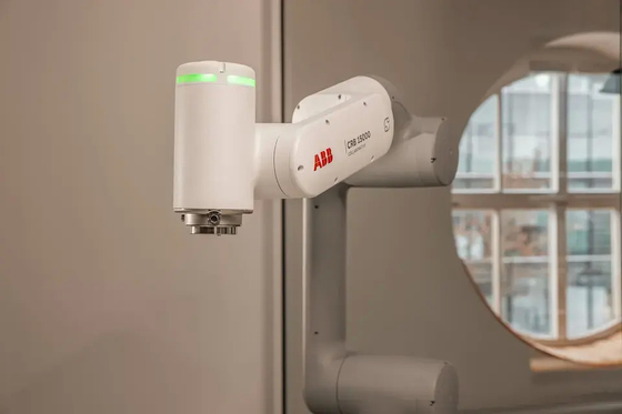 SMCの電気グリッパー2指のタイプLEHFの共同のロボットとのABB GoFa CRB15000 Cobot