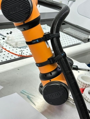 Cobot URハンズJaka Auboの腕のためのCNGBSのパイプラインのパッケージはケーブルで通信するロボティック服のパックを保護する