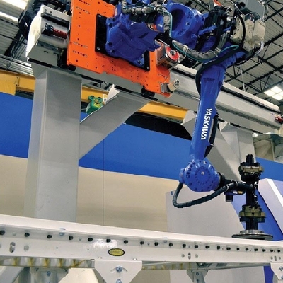 ロボットレールとして材料の取り扱いのためのYASKAWAロボットと500KGのペイロードを持つ線形ガイドレール