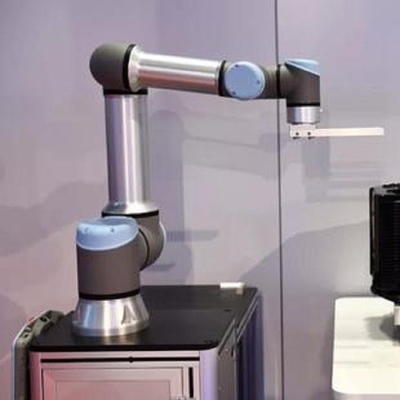 コボットとして操縦器の真空吸管カップと16KGのペイロードを持つコラボレーションロボットUR 16e