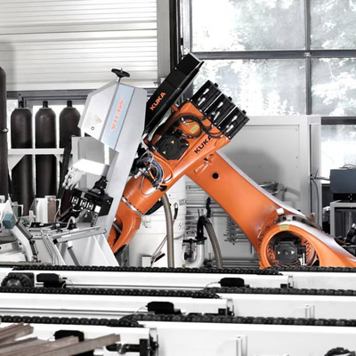 KUKA産業ロボットアーム KR 470-2 PA パレット機として工場用CNGBSガイドレール付きパレット化ロボット