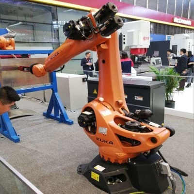 クーカロボット KR 70 R2100 6軸ロボットアームを持つ溶接自動化のためのCNGBS銃清掃ステーション