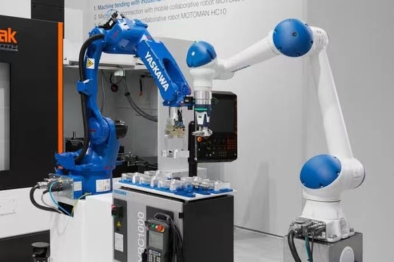 YASKAWA MOTOMAN GP12 工場用産業用ロボットの溶接ロボットとして溶接銃
