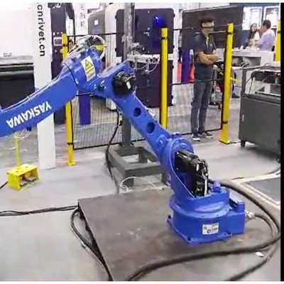 6軸ユニバーサルロボットアーム ヤスカワ GP110 パレットハンドリングロボットのためのCNGBSロボットグリッパー