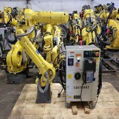 6軸ロボット腕をパレティ化する M-20iAの産業ロボットコントローラ