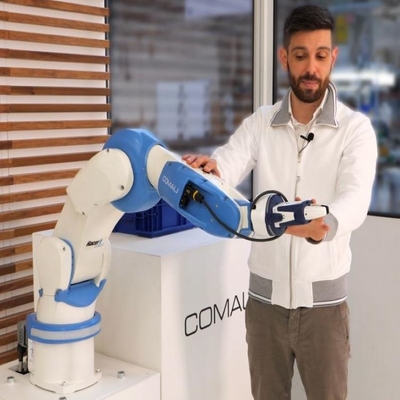 レーサー-3-0.63 6 軸の産業用ロボット腕 CNC自動化産業用ロボット腕