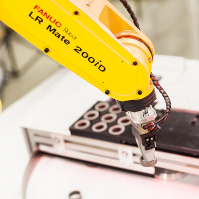 FANUC LR Mate 200iD 6 軸産業ロボット腕 エンジン組み立て用 CNGBSグリッパー