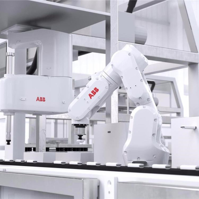 ABB IRB 1200 CNGBSグリッパーを搭載した産業用ロボット腕