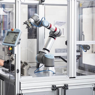 高重荷合同ロボット UR 16e 6軸の16KG重荷で コボットロボットとして梱包