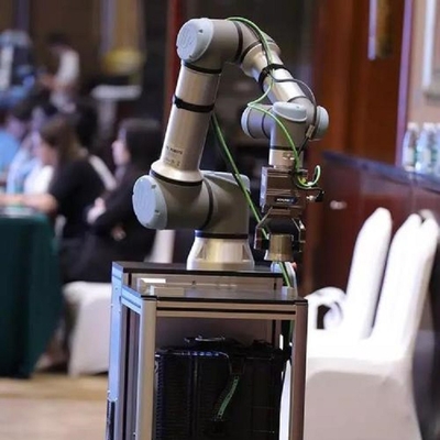 高重荷合同ロボット UR 16e 6軸の16KG重荷で コボットロボットとして梱包