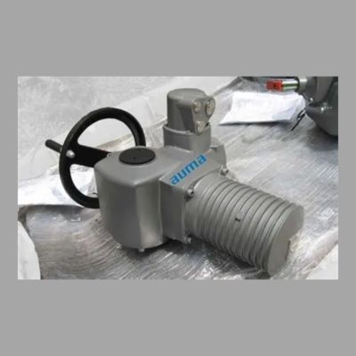 AUMA GS型部分回転ギアボックスとSA型マルチターンモジュール式ユニバーサル電動アクチュエータを備えた電動ボールバルブ。