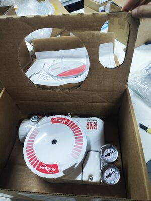 フローサーブ Logix 3200シリーズ 3200MD-28-D6-E-04-40-0G-00 バルブポジショナ（Asco 342A SSTエアレギュレータ付き）