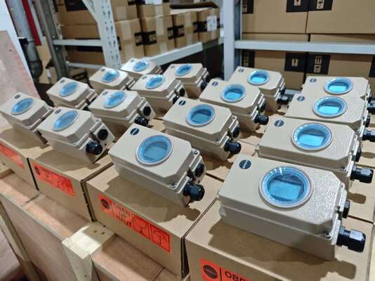 SAMSON 3730 3731 スマートバルブポジショナおよびFisher 67CFR 67DFRフィルターレギュレータ付き中国製空気圧制御バルブ 在庫あり