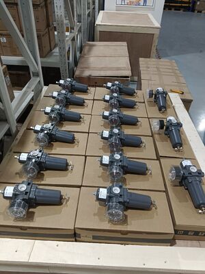 中国 圧力制御バルブ アズビル AVP100/AVP102 バルブ ポジトナーとフィッシャー 67CFR-38VVP 67CF-1663-38597 フィルター調節器