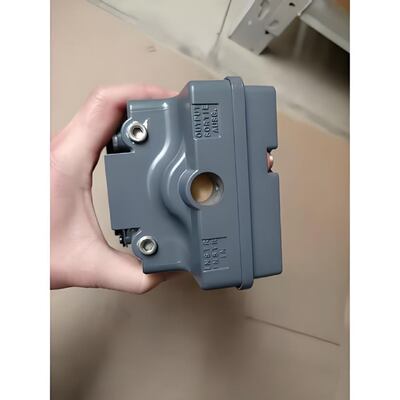 プレアセンブリされた4-20mA DCバルブポジショナー パッケージとNEMA 4X IP66キャビネット  pneumaticバルブポジショナー制御