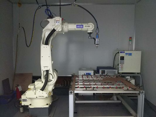 OTCのための自動溶接のロボットを材料扱うアーク溶接のためのロボット溶接ワークステーションFD-V25 6軸線のロボット