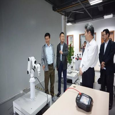 ミグ溶接のロボットのためのCobotの普遍的なロボット小妖精E10-L共同のロボット
