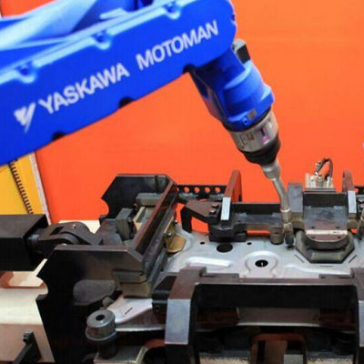 ロボットを扱うための工業用ロボットの腕6の軸線Motoman EP4000D