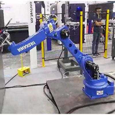 Motoman GP8 6の軸線の工業用ロボットの腕を搭載する自動ロボティック パッキング機械