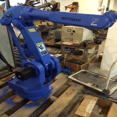 工業用ロボットの腕を搭載する物品取扱いのロボットMotoman GP50のペイロード50kg