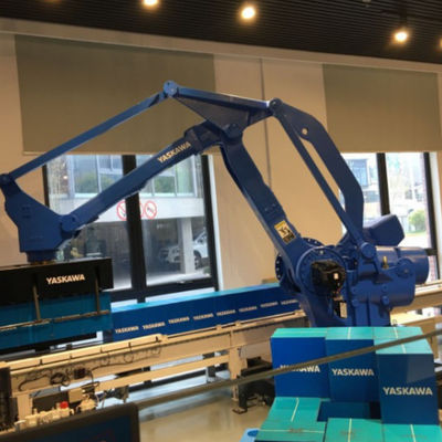 CNCのロボット腕を搭載するPalletizerのロボットMotoman GP225の高いペイロード225kg