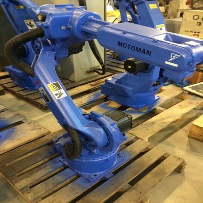 ロボットをパレットで運搬するために使用されるMotoman GP7 6の軸線の工業用ロボットの腕