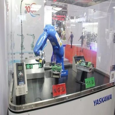 包装のロボットのための工業用ロボットの腕のMotoman小さいGP7のコントローラーYRC1000
