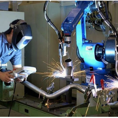 ロボットを積み重ねるためのMotoman GP8の工業用ロボットの腕6の軸線のマニピュレーター