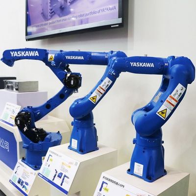 物質的な処理装置の部品として25KGペイロードおよびYRC1000ロボット コントローラーが付いている工業用ロボットGP25