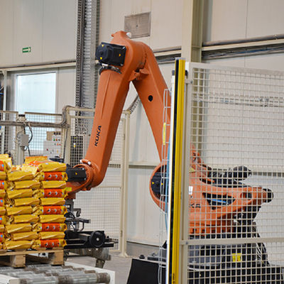 CNC機械KR 120物質的な処理装置のための3195MMの範囲のパレットで運搬するロボットのR3200 PA