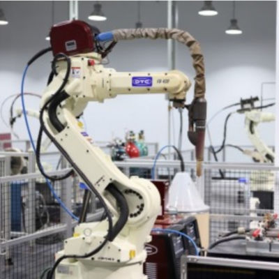 ロボティック溶接機を溶接するミグ溶接のロボット6軸線OTC FD-B6の自動車