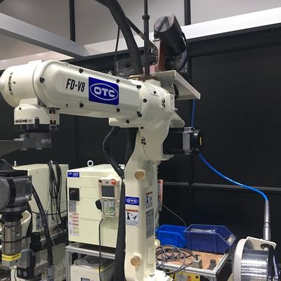 ミグ溶接のための自動溶接のロボットOTC FD-V8 8kgペイロードを溶接トーチ