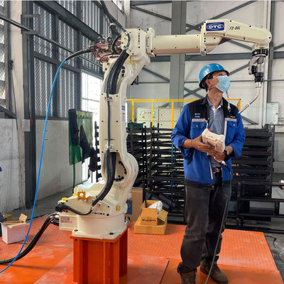 ミグ溶接のための自動溶接のロボットOTC FD-V8 8kgペイロードを溶接トーチ