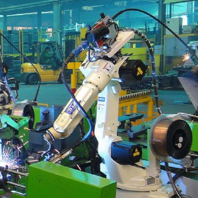 ミグ溶接機械としてDM350アークの溶接工が付いている溶接ロボットFD-V8Lの自動溶接のロボット