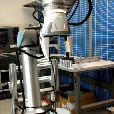 UR ロボット UR10e 6 軸 ロボット腕 ダンスのための自動化 協働ロボットとして操作
