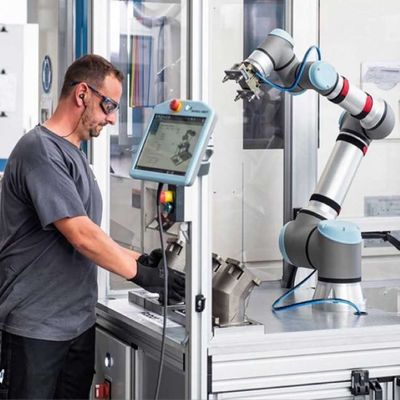 電子共同のロボットのための組み立てロボットUR16e 6の軸線のロボティック腕
