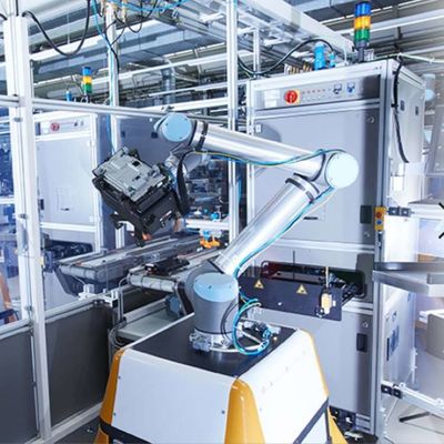 電子共同のロボットのための組み立てロボットUR16e 6の軸線のロボティック腕