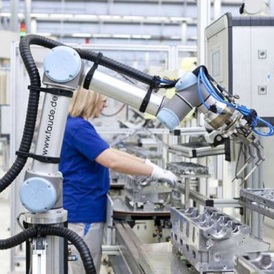 電子共同のロボットのための組み立てロボットUR16e 6の軸線のロボティック腕