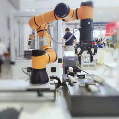 AUBO I10 コボット ロボットアーム 6 軸 協働ロボットとして操作する