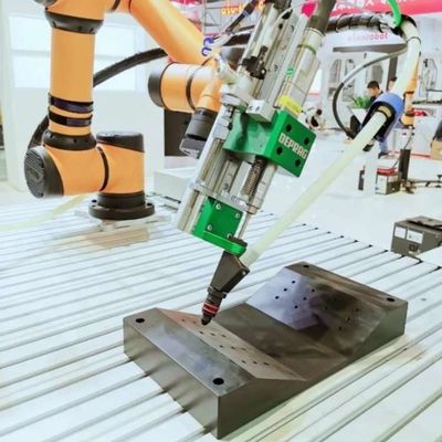 共同のロボットとして負荷および荷を下すことのためのCobot AUBO I16 6の軸線