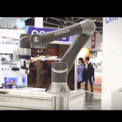 共同のロボットTM5-700はCobotとしてロボット腕6の軸線を選び、置く