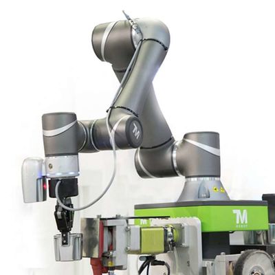 一突きおよび場所のロボットTM5-900共同のロボットとしてロボティック腕6の軸線