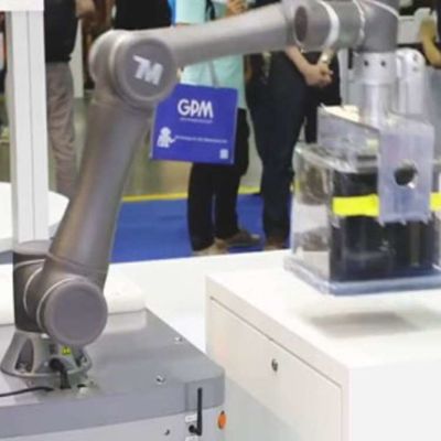 一突きおよび場所のロボットTM5-900共同のロボットとしてロボティック腕6の軸線
