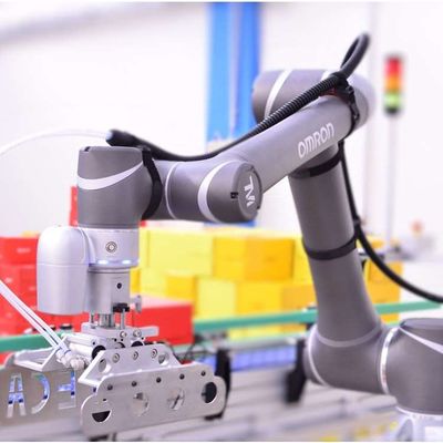 Cobotとしてロボットを扱う視覚カメラとのロボット腕6の軸線OMRON TM14M