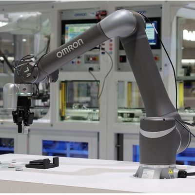 Cobotとしてロボットを扱う視覚カメラとのロボット腕6の軸線OMRON TM14M