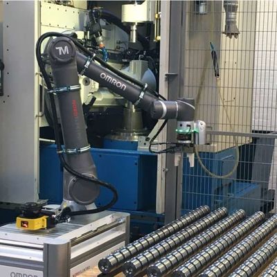 Cobotとしてロボットを扱う視覚カメラとのロボット腕6の軸線OMRON TM14M