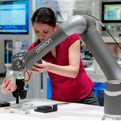 Cobotとしてロボットを扱う視覚カメラとのロボット腕6の軸線OMRON TM14M