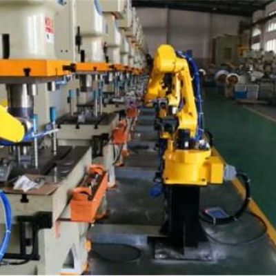 溶接装置として溶接ロボット6の軸線TKB6700-165kg/180kg-2700mmの溶接